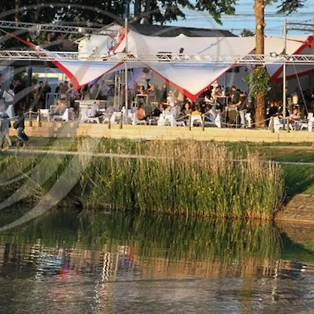 Le Cantomerle - Parking Gratuit Sur Place - Terrasse - Jardin - Au Bord Du Canal - 2 A 3 Personnes